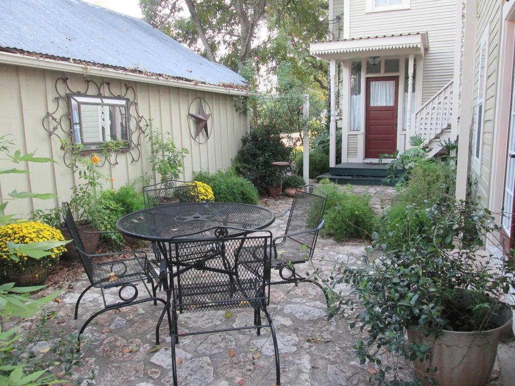 Carriage House Fredericksburg Exterior foto