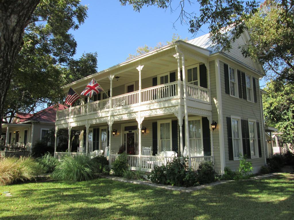 Carriage House Fredericksburg Exterior foto